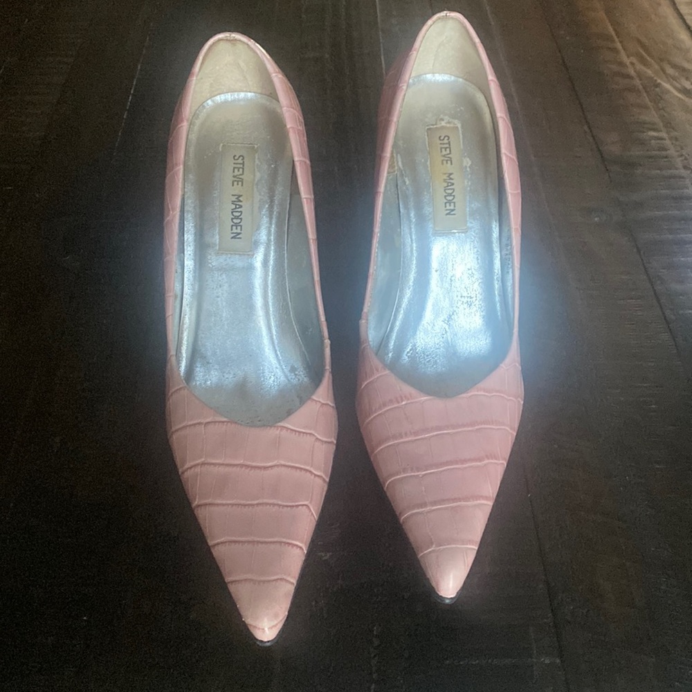 Steve Madden pink crocodile print pumps